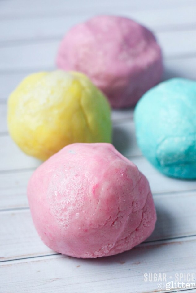 http://sugarspiceandglitter.com/bath-time-play-dough/