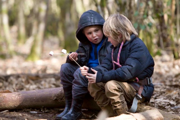 http://www.tamartrails.co.uk/wp-content/uploads/2013/03/Bushcraft-Tamar-trails-centre-treesurfers-birthday-parties.jpg